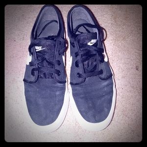 Nike black and white shoes